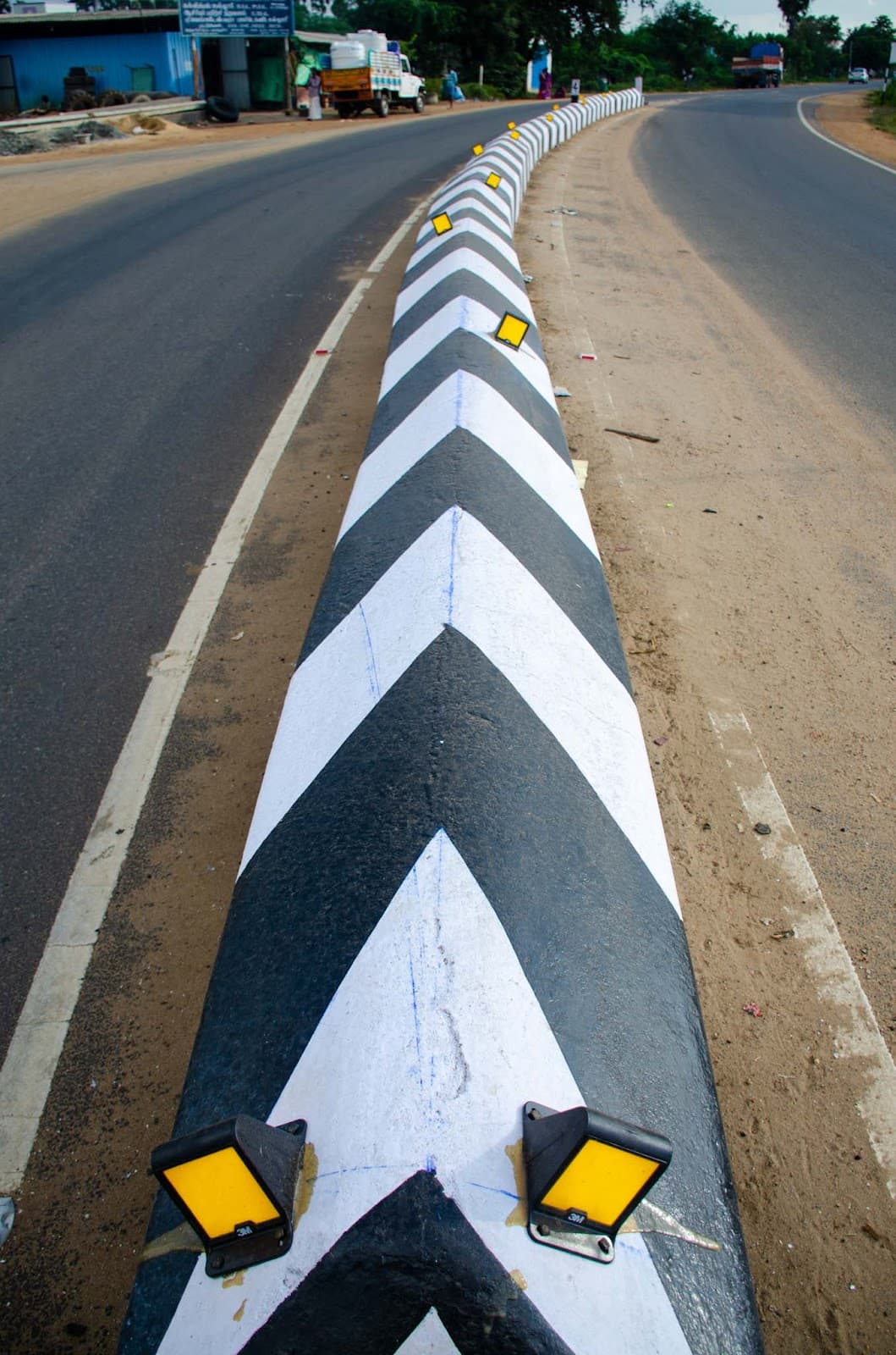 LADWA Median Marker -Triangle
Pack of 4 view 5