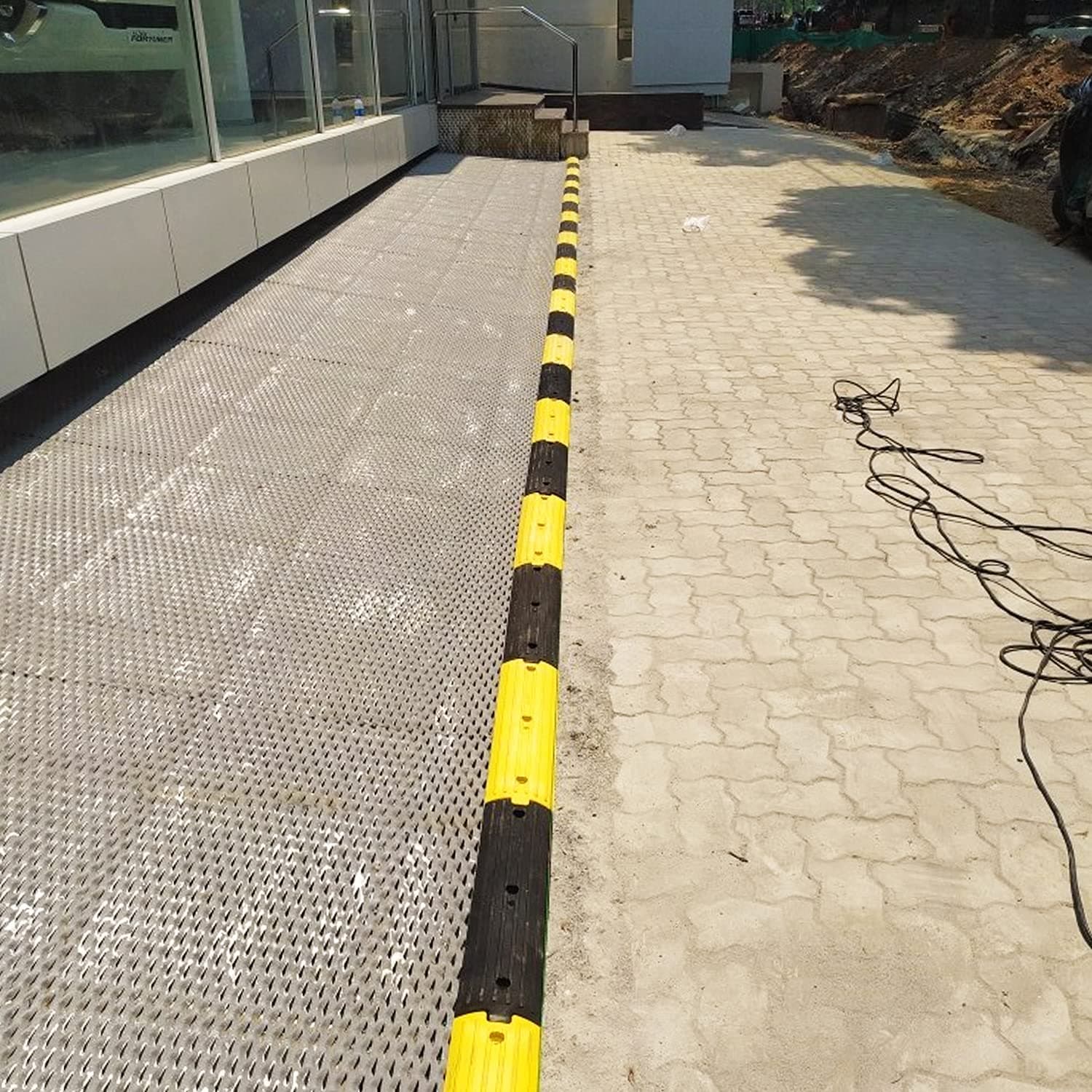 LADWA 170 Piece, 85 Mtrs Plastic Rumblers Safety Speed Breaker in Black & Yellow Color for High Visibility - (1 X Yellow & 1 X Black) view 3